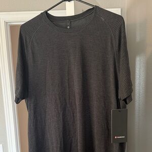 lululemon athletica Metal Vent Tech Short Sleeve Shirt 
Black/Charcoal Sz L